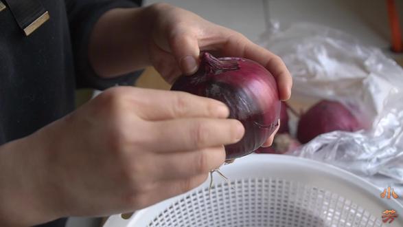 Manual onion peeling