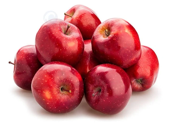 Apples washed by brush cleaning machine