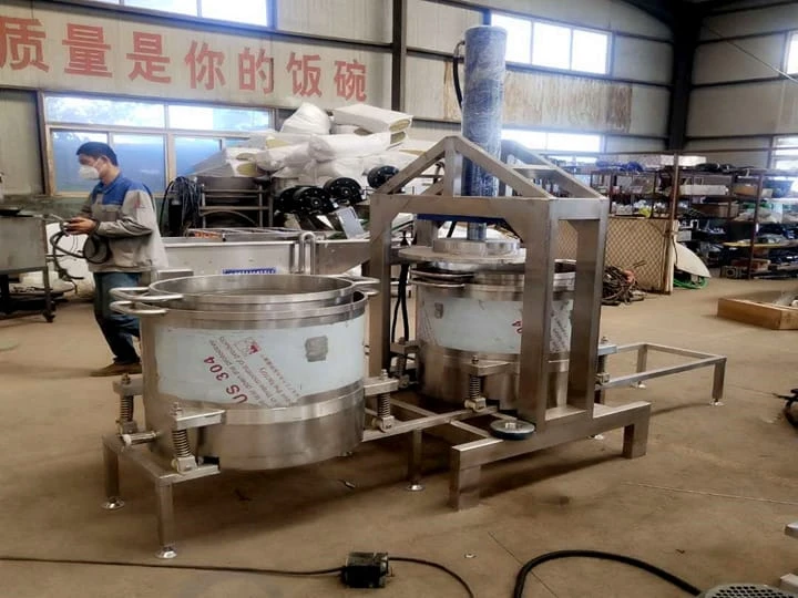 Double cylinder hydraulic juicing machine