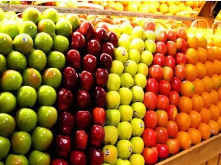 Frutas limpiadas con máquina de cepillo.