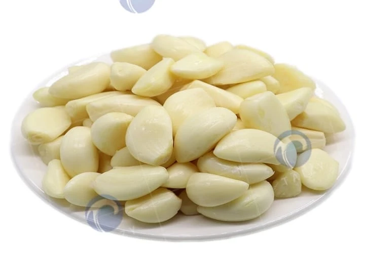 Peeled garlic