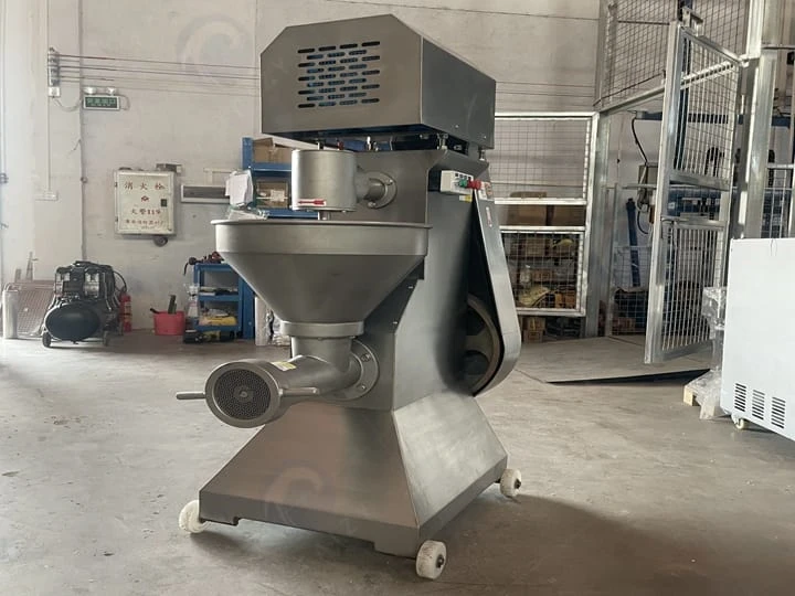 Potato mashing machine