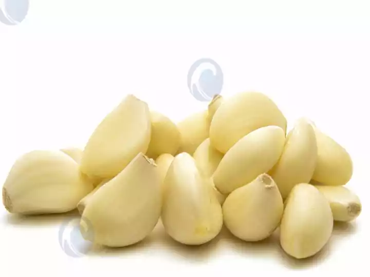 Garlic cloves are difficult to handle
